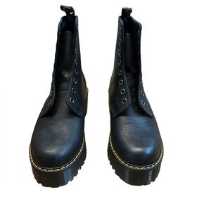 NWOT Doc Martens boots they don't come with shoe laces